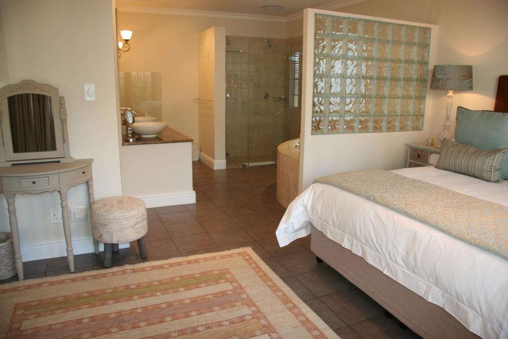 Cape Robin * Franschhoek